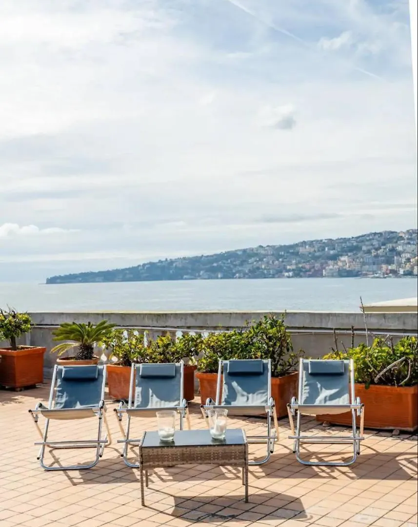 Apartment Rooftop In Front Of The Castle Naples